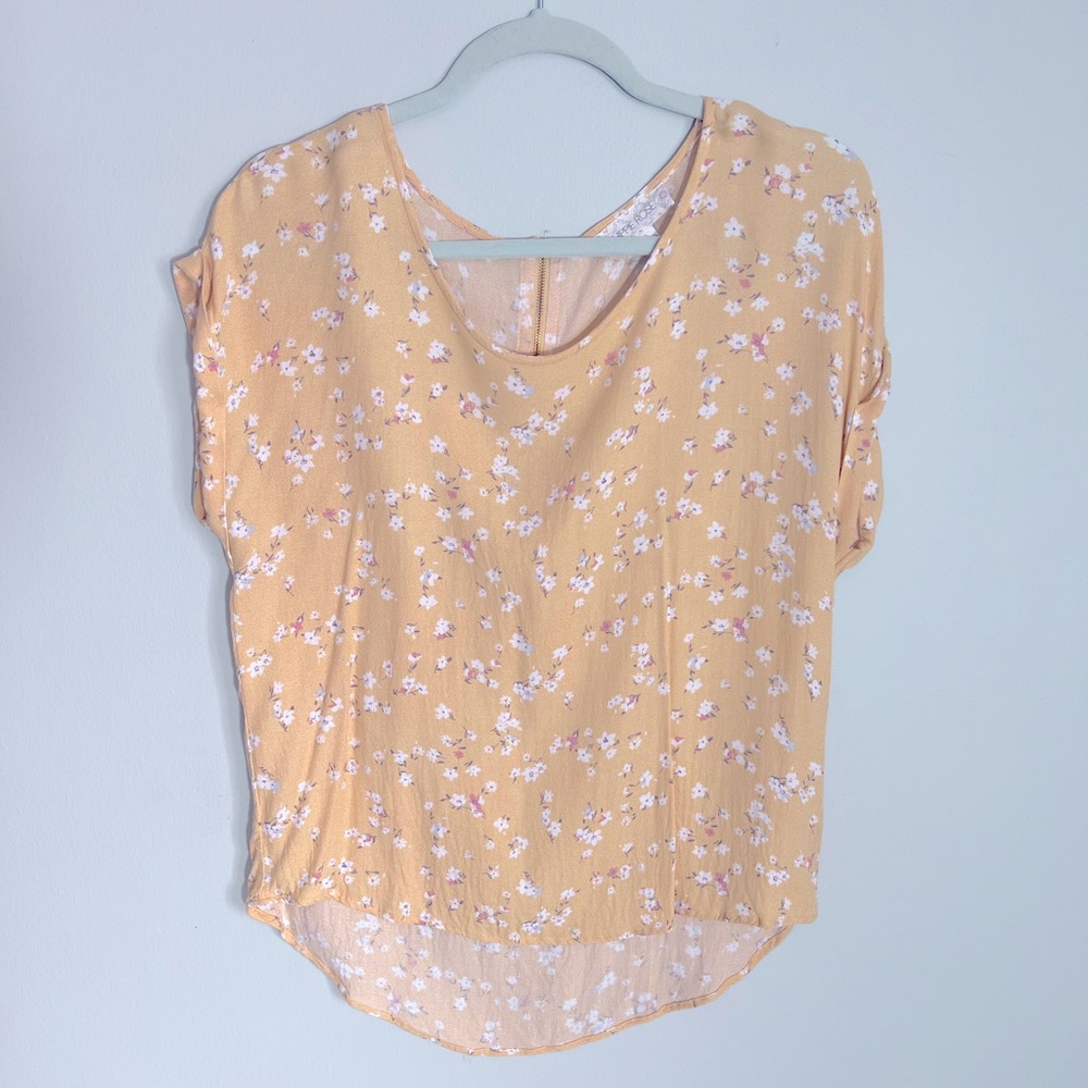 TJMaxx - Short Sleeve Flower Blouse - L
